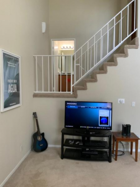 Spacious 1 Bedroom Apt in Woodland Hills CA